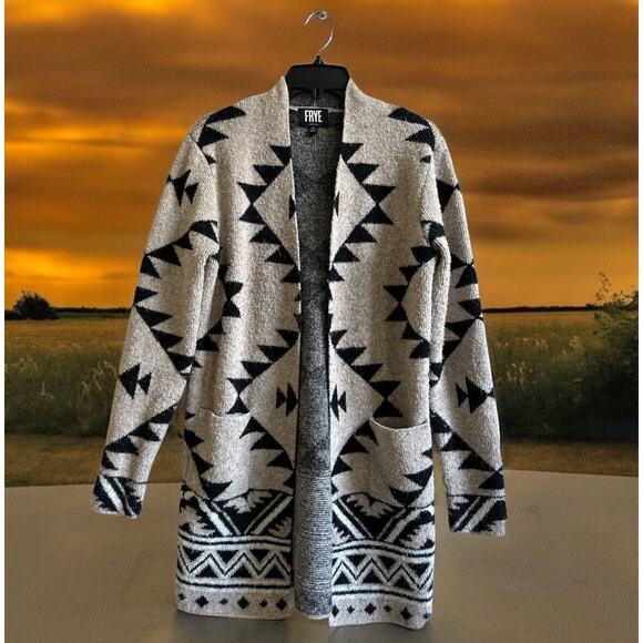 Frye Cozy‎ Jacquard Patterned Open Front Cardigan Size XS Tan Black Aztec - Picture 1 of 7